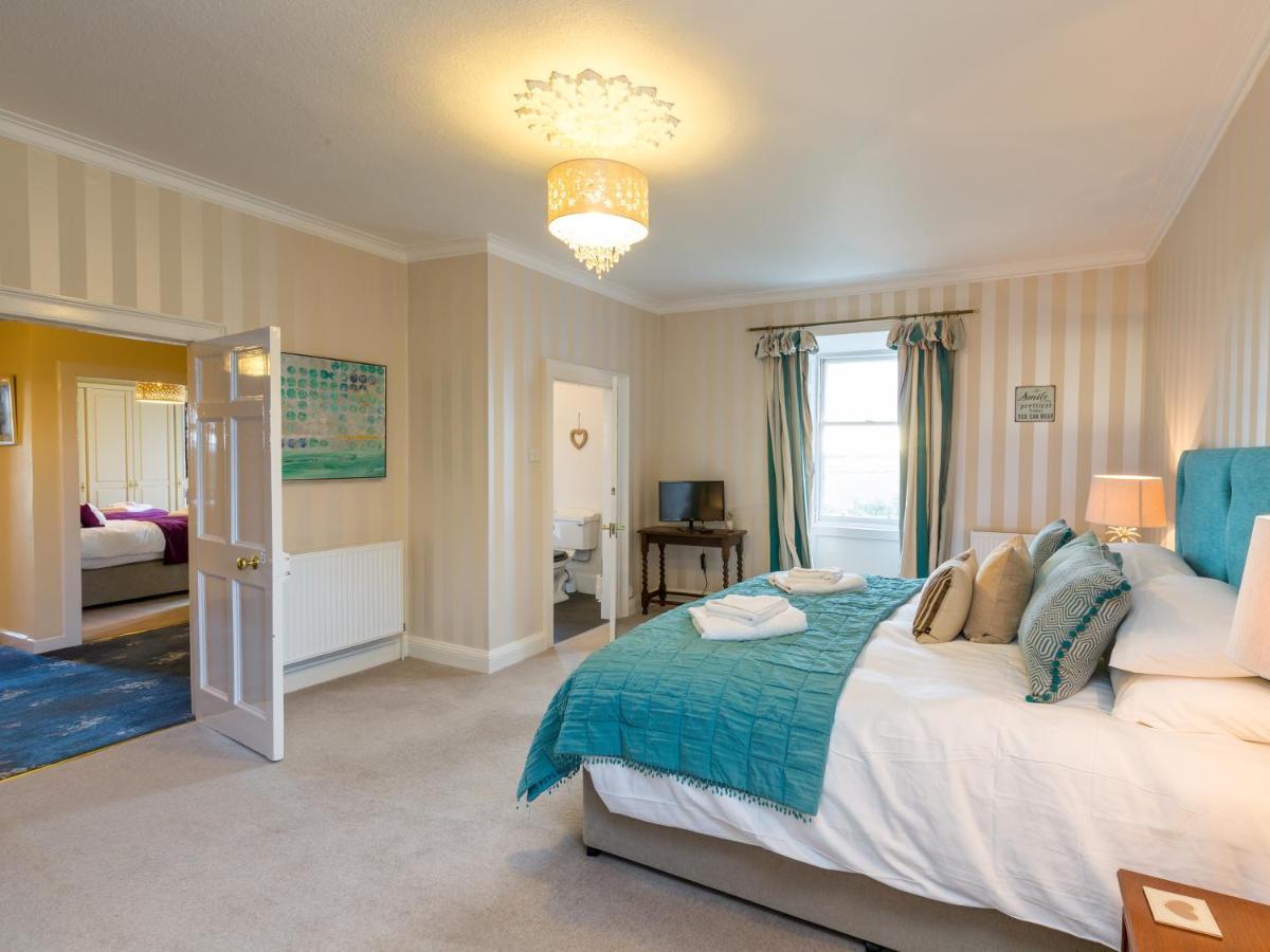 Vicarsford With Hot Tub Holiday home *