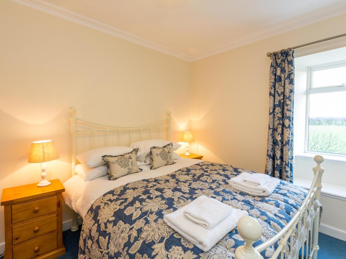 Vicarsford With Hot Tub Holiday home Leuchars