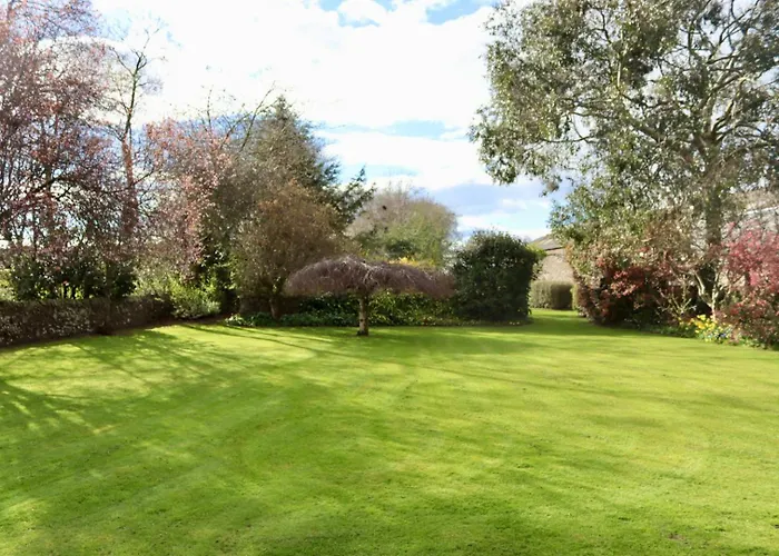 Vicarsford Farmhouse With Hot Tub