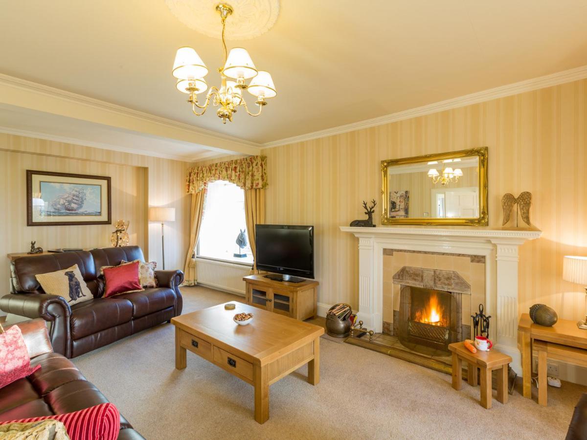 Vicarsford With Hot Tub Holiday home Leuchars