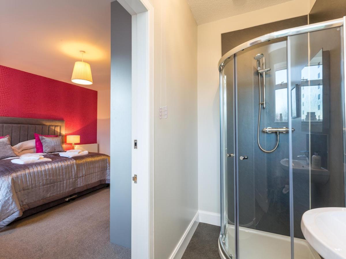 Vicarsford With Hot Tub Holiday home