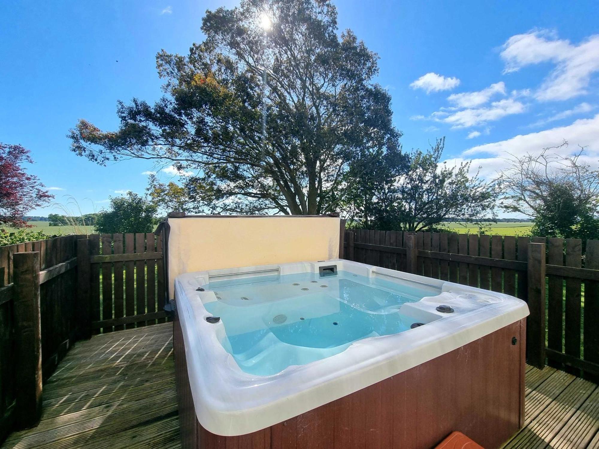 Vicarsford With Hot Tub Holiday home Leuchars