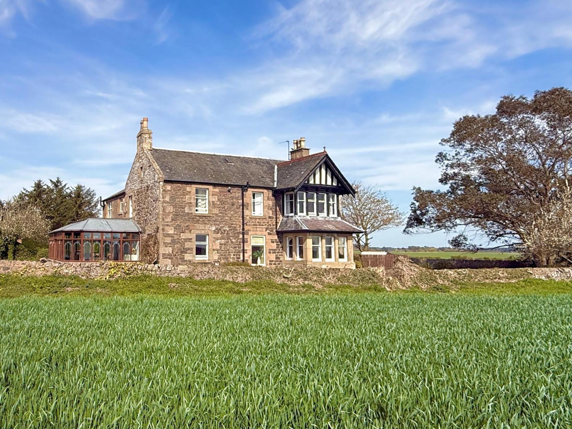 Vicarsford With Hot Tub Holiday home